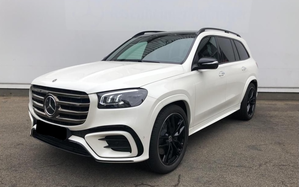 MERCEDES GLS 450d 4matic AMG | facelift | skladem | německé předváděcí auto na dovoz | maximální výbava | bílá metalíza | černá kůže | nákup online | AUTOiBUY.com